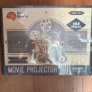 Fat Brain Toys PuzzleGears Movie Projector - Brand New!